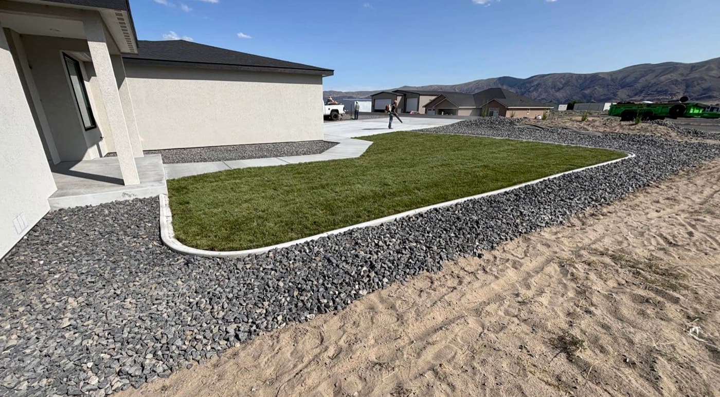 Patio frontal mantenido